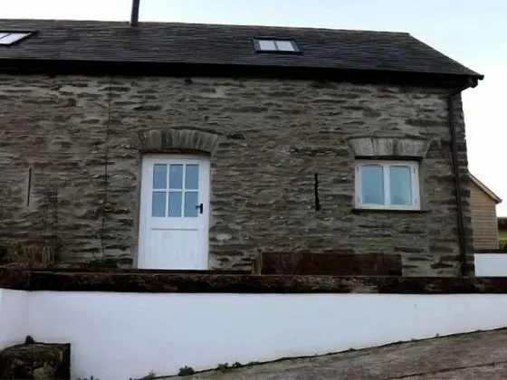 Kır Evi, Banyolu/Duşlu (The Parlour - Y Parlwr)