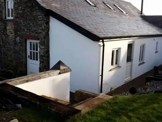 Kır Evi, Banyolu/Duşlu (The Parlour - Y Parlwr)