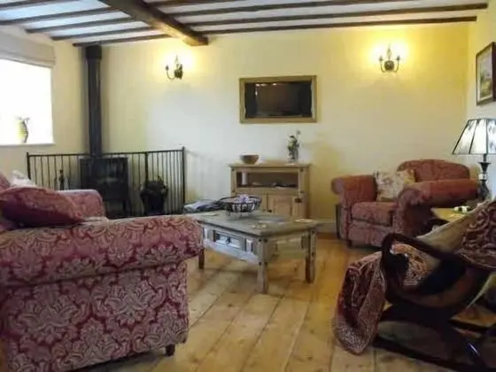 Kır Evi, Banyolu/Duşlu (The Stable - Y Stabl)