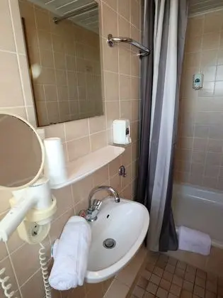 Üç Kişilik Oda