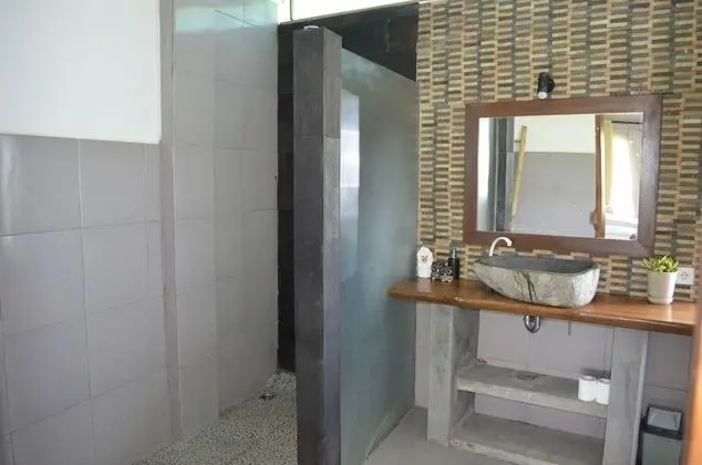 Economy Tek Büyük veya İki Ayrı Yataklı Oda, Özel Banyo, Kısmi Deniz Manzarası