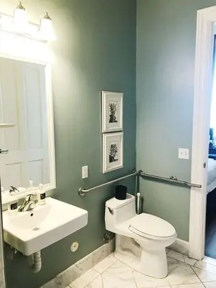 Deluxe King + Beach View (ADA)