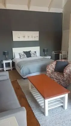 Tek Büyük Yataklı Oda, Küçük Mutfak, Dağ Manzaralı
