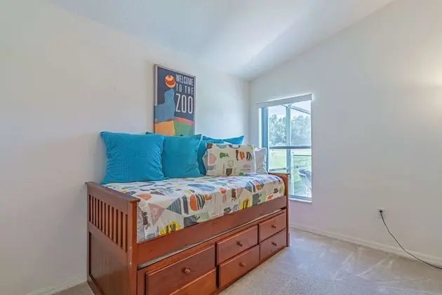 Ev (727 West Haven)