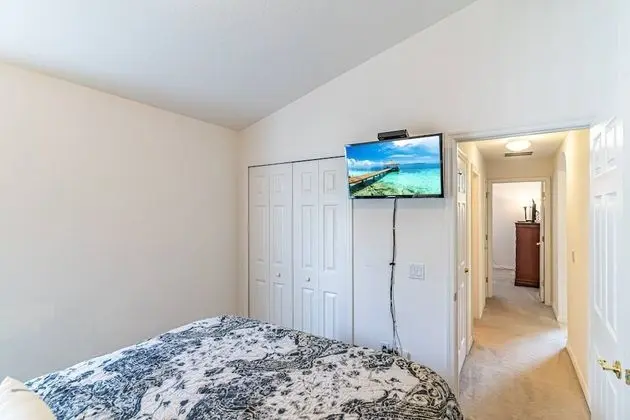 Ev (727 West Haven)