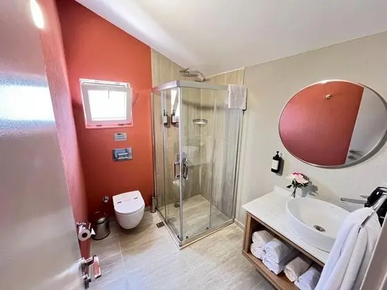 https://images.odamax.com/img/1024x768/odamax/image/upload/West_House_Exclusive_Hotel_202605241529064_image00003.jpeg