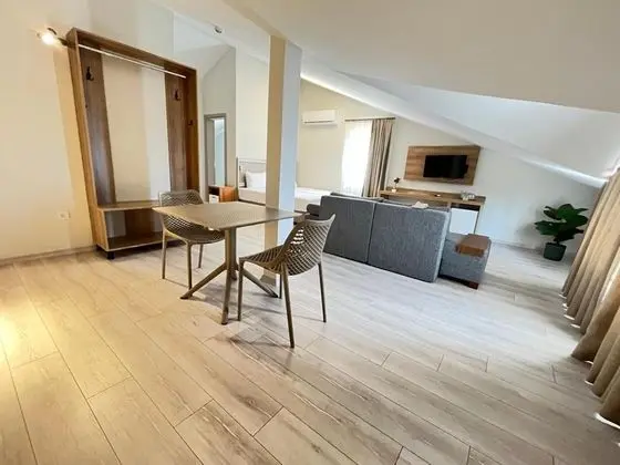 https://images.odamax.com/img/1024x768/odamax/image/upload/West_House_Exclusive_Hotel_202605241529078_image00006.jpeg