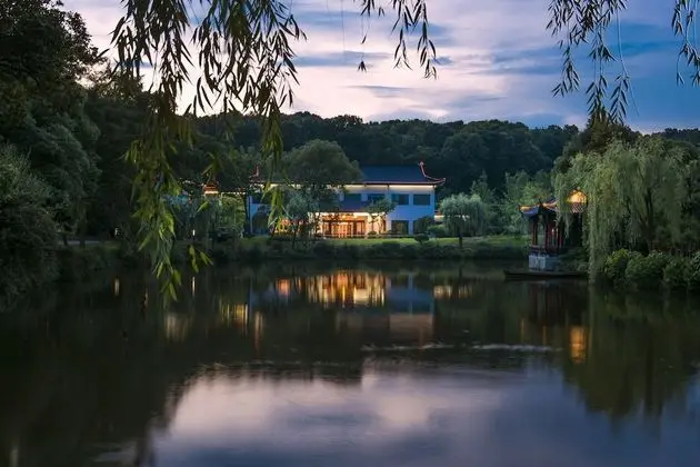 Oda (Garden view king bed room)