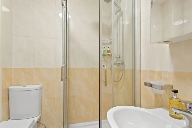 Deluxe Apart Daire, Banyolu/Duşlu