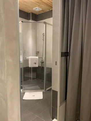 Üç Kişilik Oda