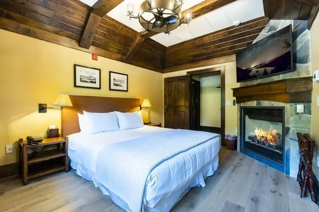 Luxury Süit, 1 En Büyük (King) Boy Yatak ve Çekyat, Dağ Manzaralı (McKinney)