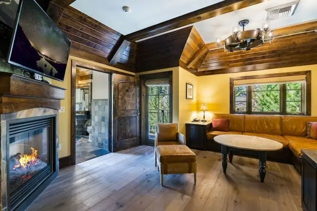 Luxury Süit, 1 En Büyük (King) Boy Yatak ve Çekyat, Dağ Manzaralı (McKinney)