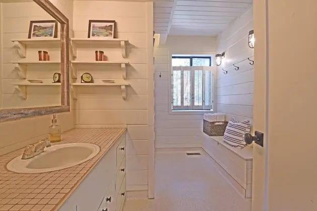 Ev, Birden Çok Yatak (West Shore Getaway)