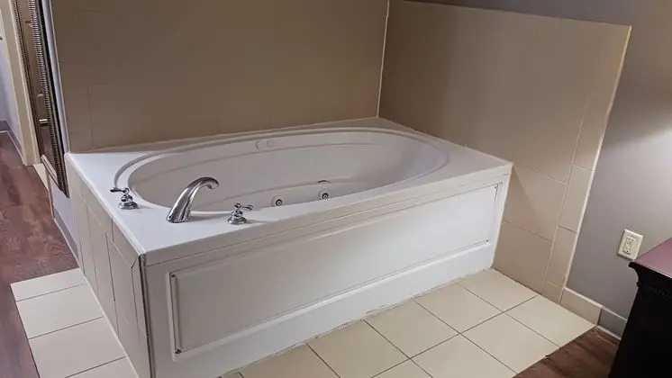 Superior Oda, 1 En Büyük (King) Boy Yatak, Engellilere Uygun, Sigara İçilmez (Jetted Tub)