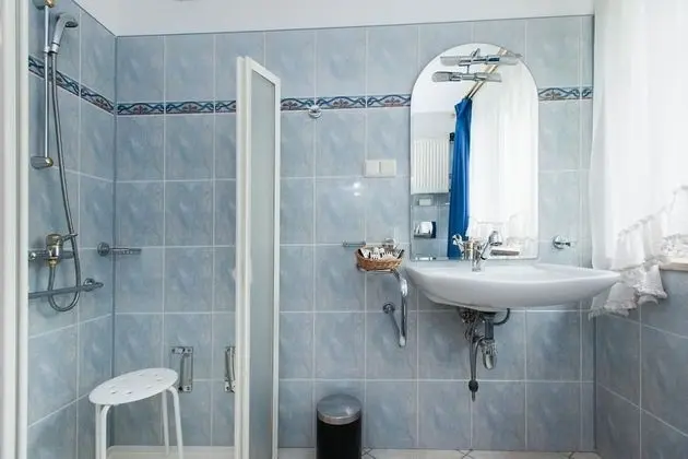 Basic Üç Kişilik Oda, 3 Tek Kişilik Yatak