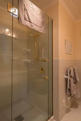 Süit, 1 Büyük (Queen) Boy Yatak, Banyolu/Duşlu (Suite 3)