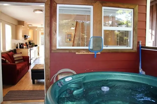 Kır Evi (Waterfront 2 bedroom Cottage with Hot)