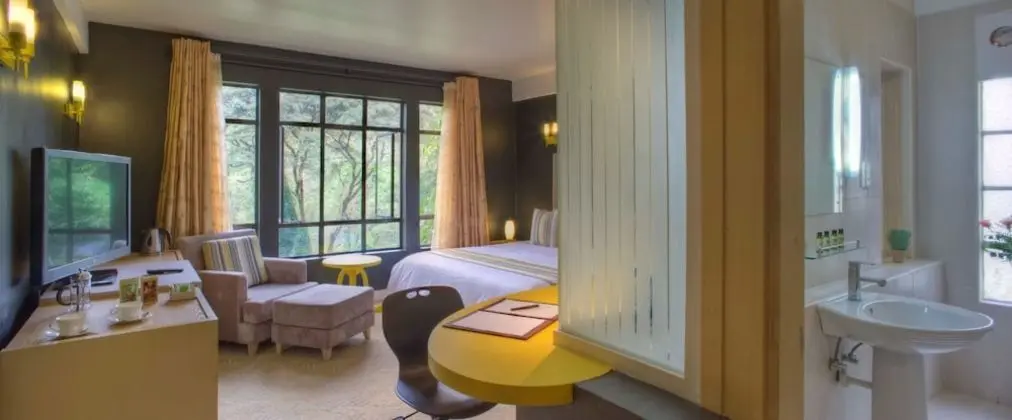 Deluxe Tek Büyük veya İki Ayrı Yataklı Oda, 1 Çift Kişilik Yatak, Banyolu/Duşlu, Bahçe Manzaralı