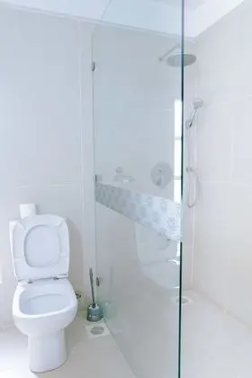 Deluxe Tek Büyük veya İki Ayrı Yataklı Oda, 1 Çift Kişilik Yatak, Banyolu/Duşlu, Bahçe Manzaralı