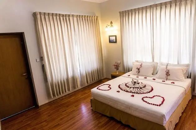 Deluxe Tek Büyük veya İki Ayrı Yataklı Oda, 1 Çift Kişilik veya 2 Tek Kişilik Yatak, Küvet