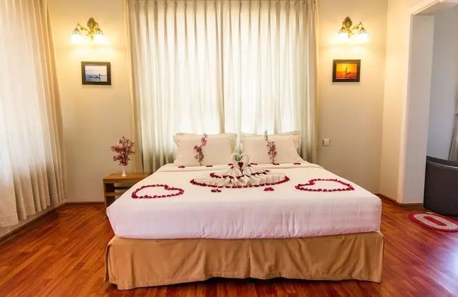 Deluxe Tek Büyük veya İki Ayrı Yataklı Oda, 1 Çift Kişilik veya 2 Tek Kişilik Yatak, Küvet