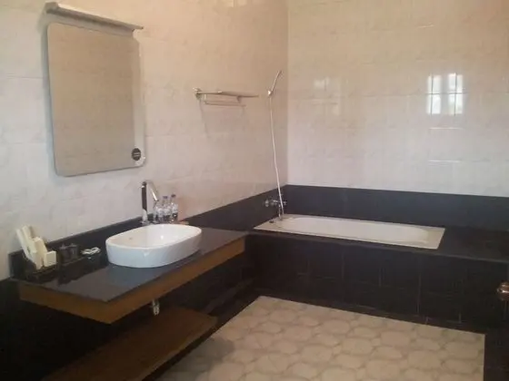 Deluxe Tek Büyük veya İki Ayrı Yataklı Oda, 1 Çift Kişilik veya 2 Tek Kişilik Yatak, Küvet