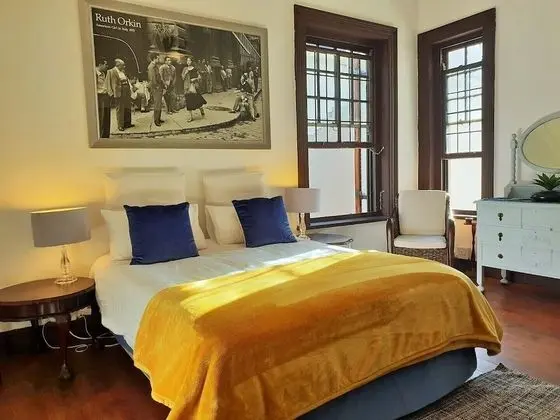 Westbank * Sleeps 8