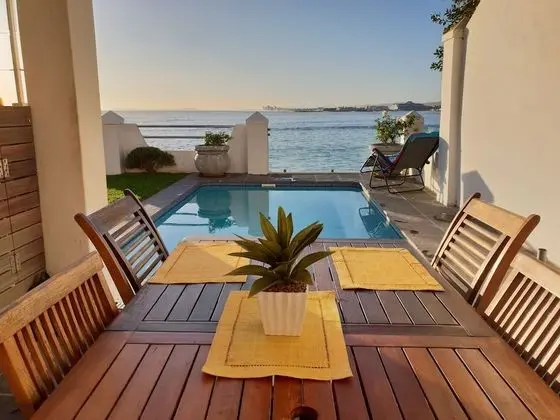 Westbank * Sleeps 8