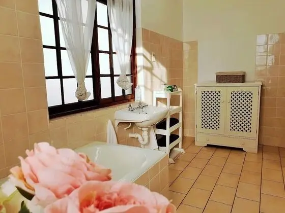 Westbank * Sleeps 8