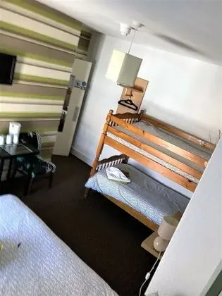 Standard Süit, Ortak Banyo (room 9)