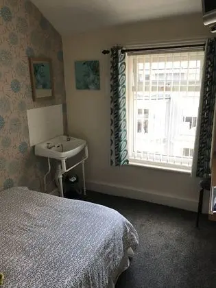 Standard Tek Büyük Yataklı Oda, Ortak Banyo (room 8)