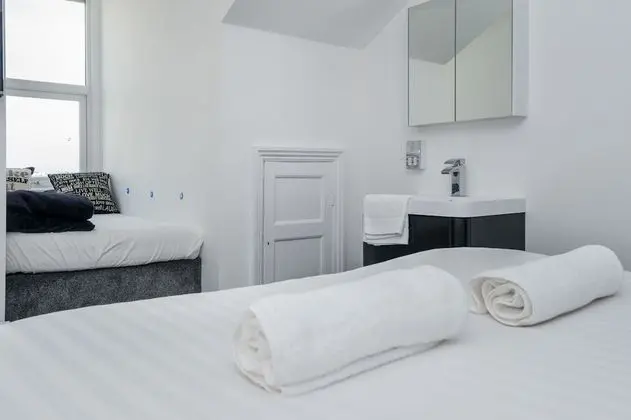 Tek Büyük Yataklı Oda, Ortak Banyo