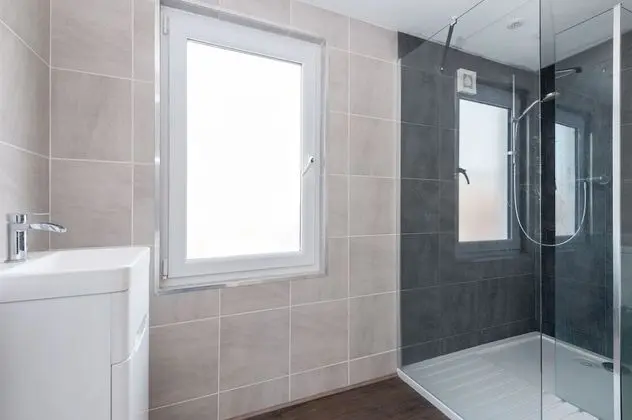 Tek Büyük Yataklı Oda, Ortak Banyo