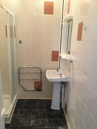 Tek Büyük Yataklı Oda, Banyolu/Duşlu