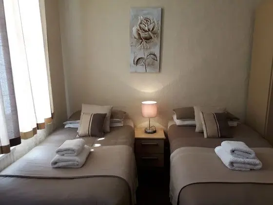 Basic İki Ayrı Yataklı Oda, Ortak Banyo