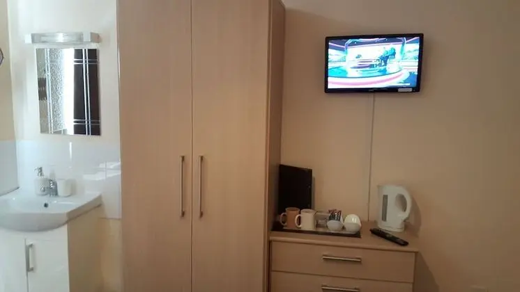Basic İki Ayrı Yataklı Oda, Ortak Banyo