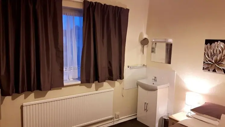Basic Tek Büyük Yataklı Oda, Ortak Banyo