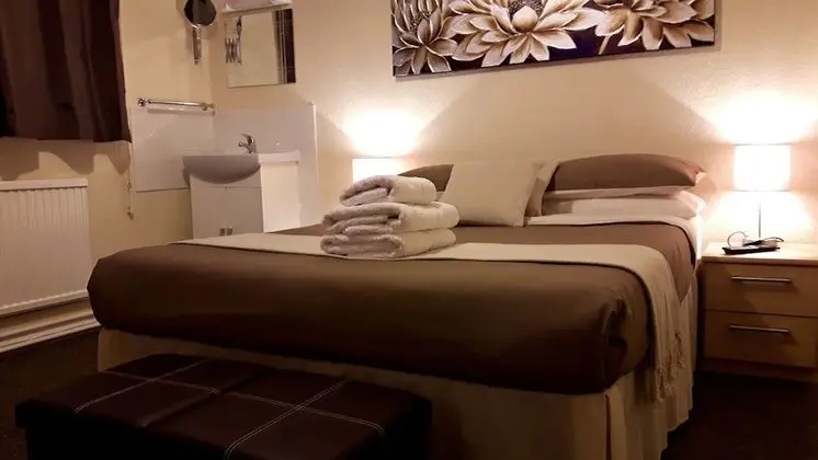 Basic Tek Büyük Yataklı Oda, Ortak Banyo