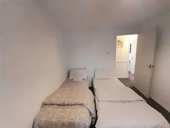 Basic İki Ayrı Yataklı Oda, Ortak Banyo