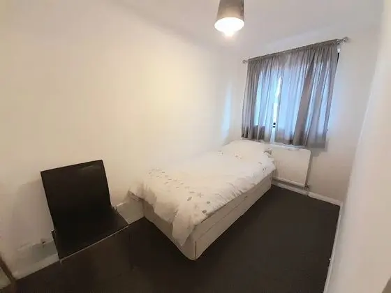 Basic Tek Kişilik Oda, Ortak Banyo, Bahçe Manzaralı