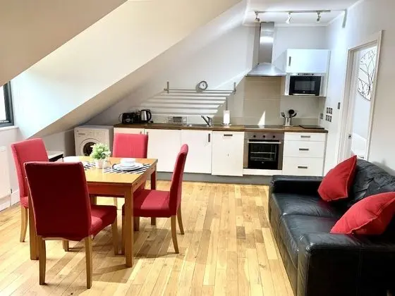 Deluxe Three Bedroom Apartments (3 Bedroom)