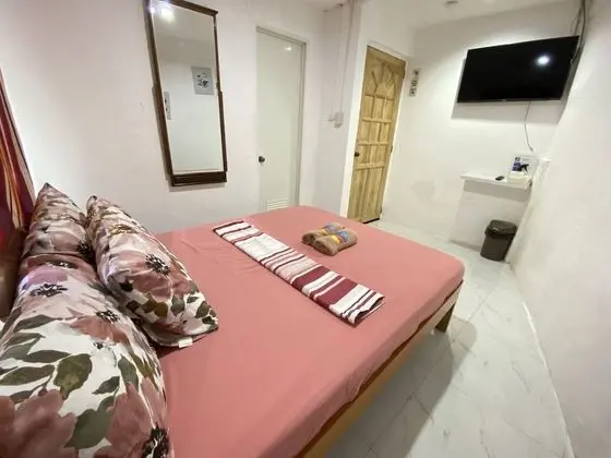 Standard Oda, 1 Büyük (Queen) Boy Yatak, Engellilere Uygun, Özel Banyo