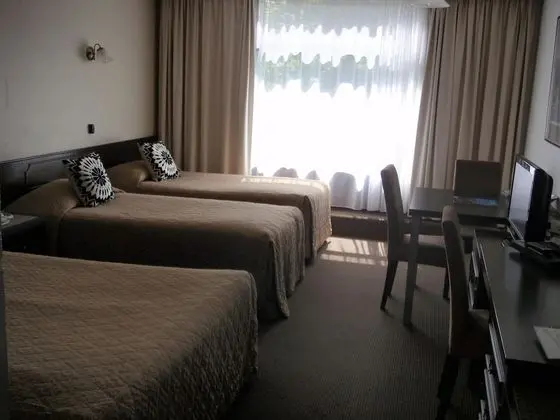 Üç Kişilik Oda (First Floor Rooms 2 Flights of Stairs)