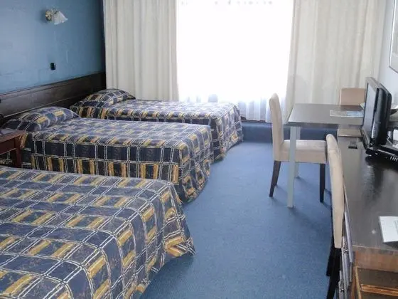 Üç Kişilik Oda (First Floor Rooms 2 Flights of Stairs)