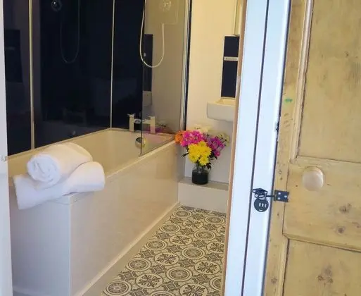 Kır Evi, Özel Banyo (Westeria Cottage)