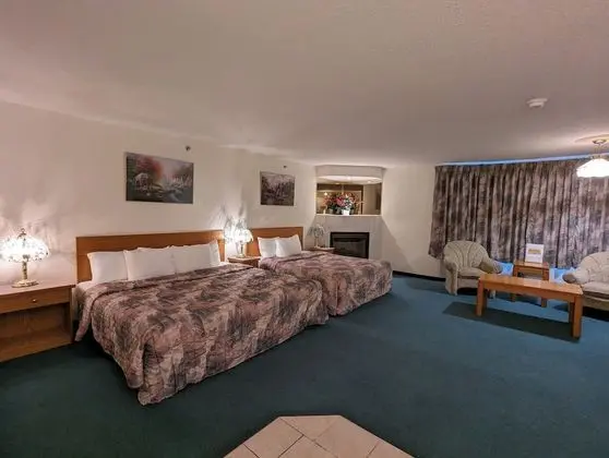 Standard Oda, Birden Çok Yatak, Mutfak (1King 1Queen Bed)