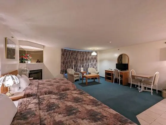 Standard Oda, Birden Çok Yatak, Mutfak (1King 1Queen Bed)