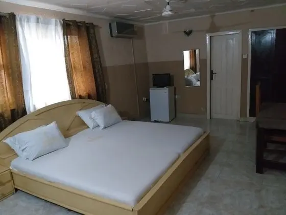 Standard Tek Büyük Yataklı Oda