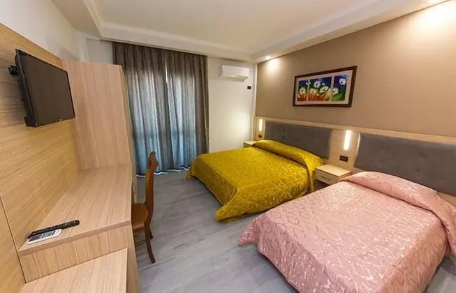 Üç Kişilik Oda