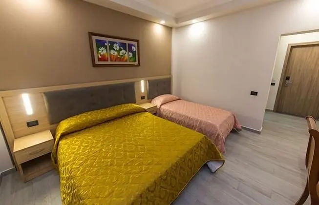 Üç Kişilik Oda